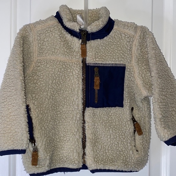 Carter’s sherpa sweater size 9months - Picture 2 of 7